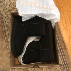 NWT black Ugg boots